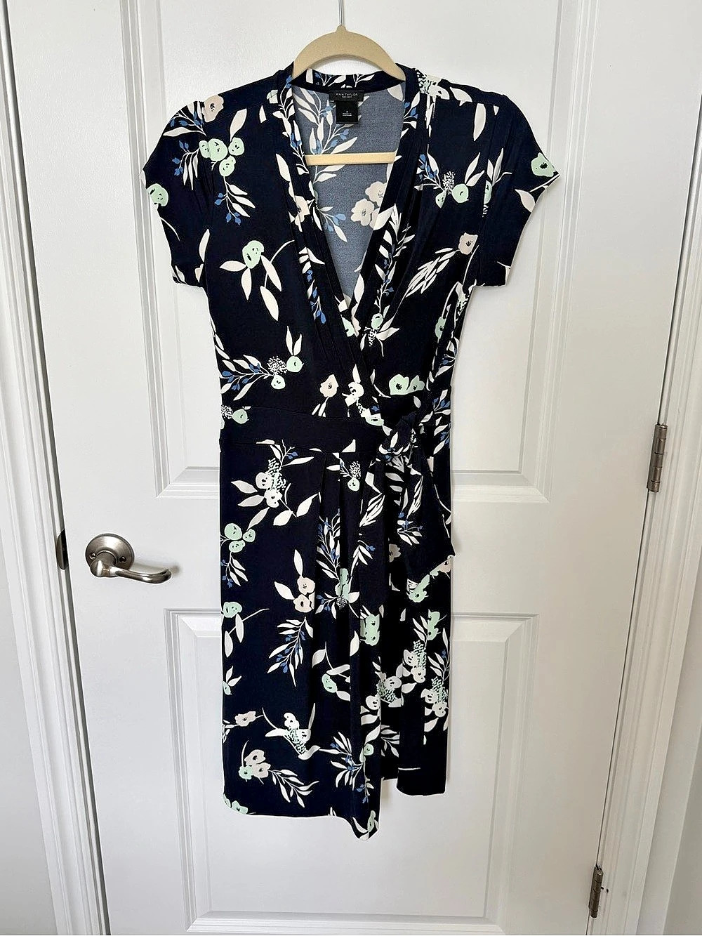 Ann Taylor Factory Floral Wrap Midi Dress in Black & Green Like New